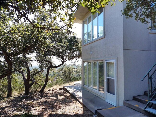 525 Northwood Hills Dr in Fredericksburg, TX - Building Photo - Building Photo