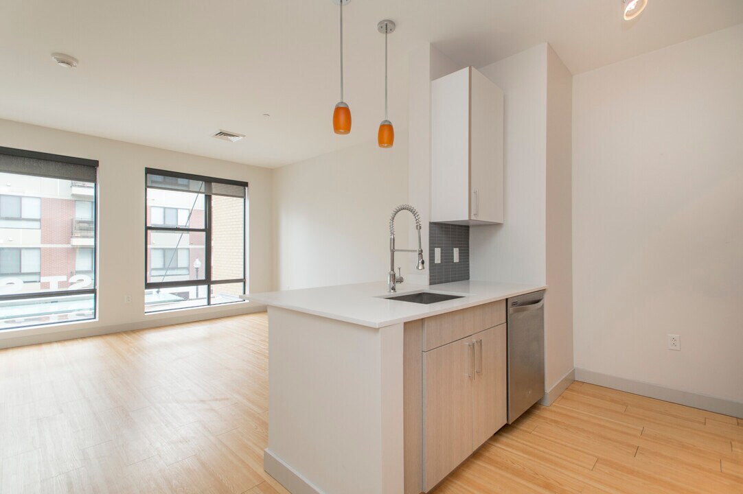 345 D St, Unit 331 in Boston, MA - Building Photo