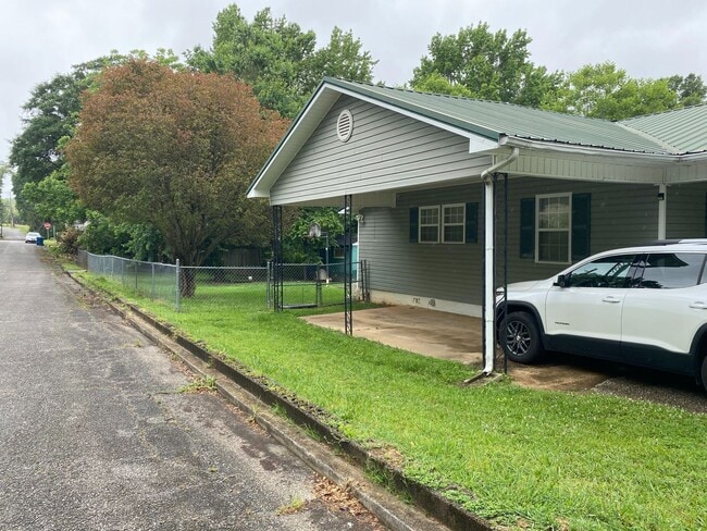 220 E 30th St in Anniston, AL - Building Photo - Building Photo