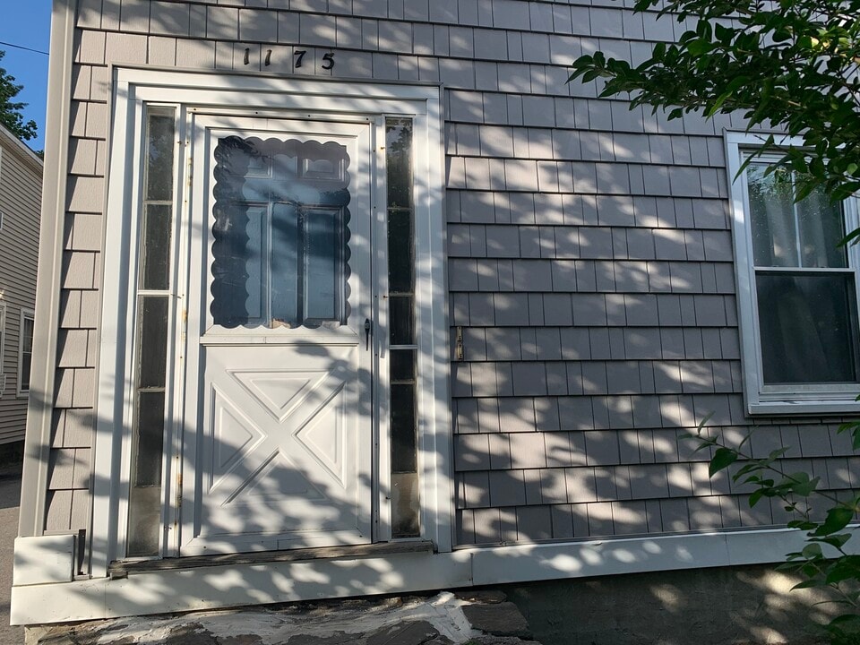 1175 Broadway, Unit 1175 Broadway #2 in South Portland, ME - Building Photo
