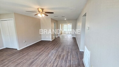 121 Melanie Ln in Brandon, FL - Building Photo - Building Photo