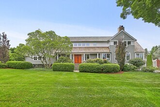 2 Bluewater Hill S in Westport, CT - Building Photo - Building Photo