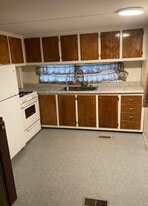 2006 E Prospect Rd in Ashtabula, OH - Building Photo