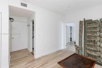 737 Jefferson Ave in Miami Beach, FL - Building Photo - Building Photo
