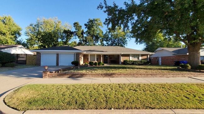 property at 1207 Greenbriar Ct