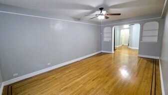 61-41 Saunders St, Unit B25 in Queens, NY - Building Photo