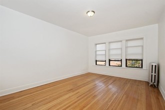 8259 S Elizabeth St in Chicago, IL - Building Photo - Interior Photo