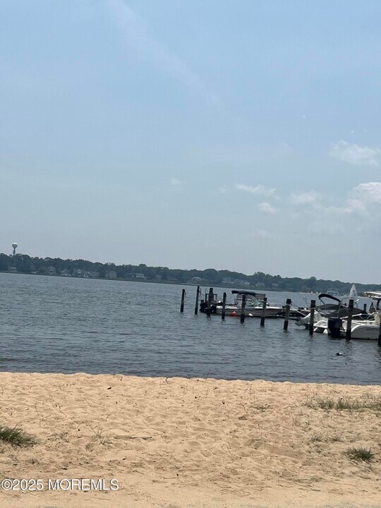 1610 Riviera Ave in Toms River, NJ - Building Photo