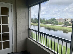2841 N Oakland Forest Dr in Oakland Park, FL - Building Photo - Building Photo