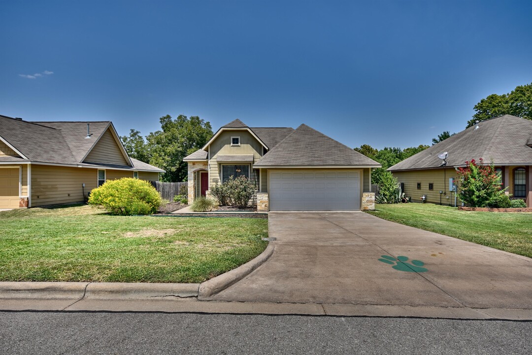 201 Ava Dr in Brenham, TX - Building Photo