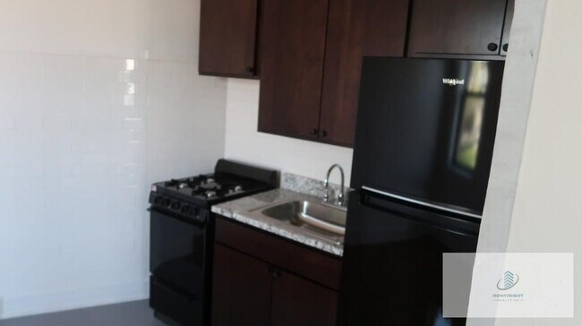 5037 W Montrose Ave in Chicago, IL - Building Photo - Building Photo