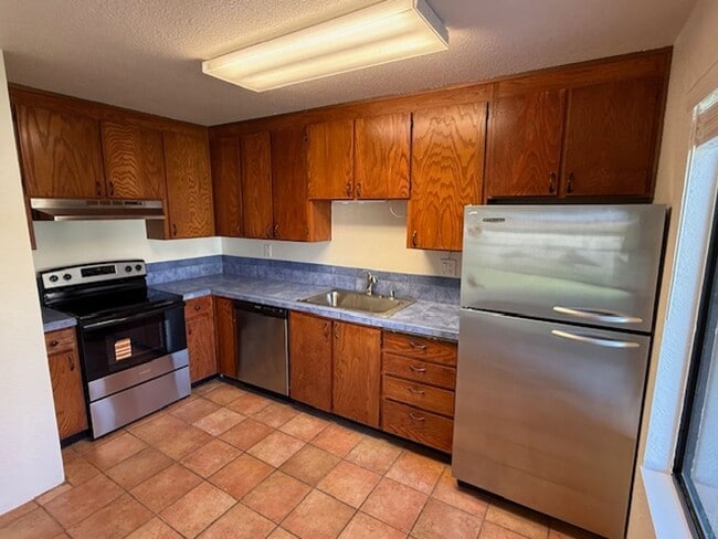 property at 505 Del Valle Cir