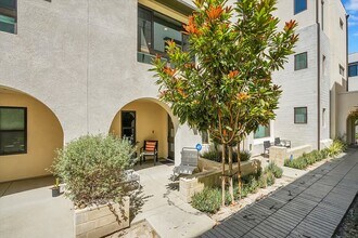 2927 Exposition Pl in Los Angeles, CA - Building Photo - Building Photo