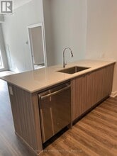 4130 Parkside Village Dr in Mississauga, ON - Building Photo - Building Photo