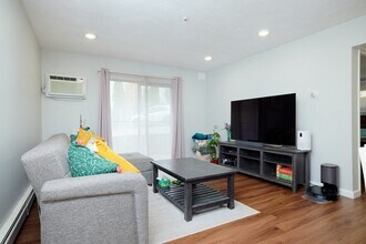 100 Grandview Ave in Quincy, MA - Building Photo - Building Photo