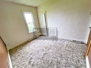 1821 S Wisconsin St in Mitchell, SD - Building Photo - Building Photo