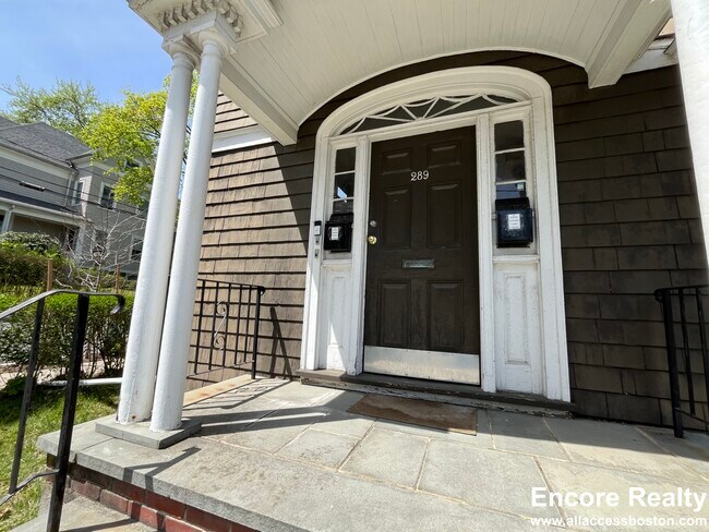 289 Foster St, Unit 1 in Boston, MA - Building Photo - Building Photo