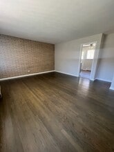593 Park Plz, Unit 1 in Glen Ellyn, IL - Building Photo - Building Photo