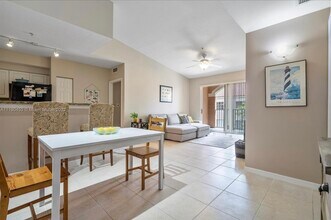 6851 SW 44th St, Unit 304 in Miami, FL - Building Photo - Building Photo