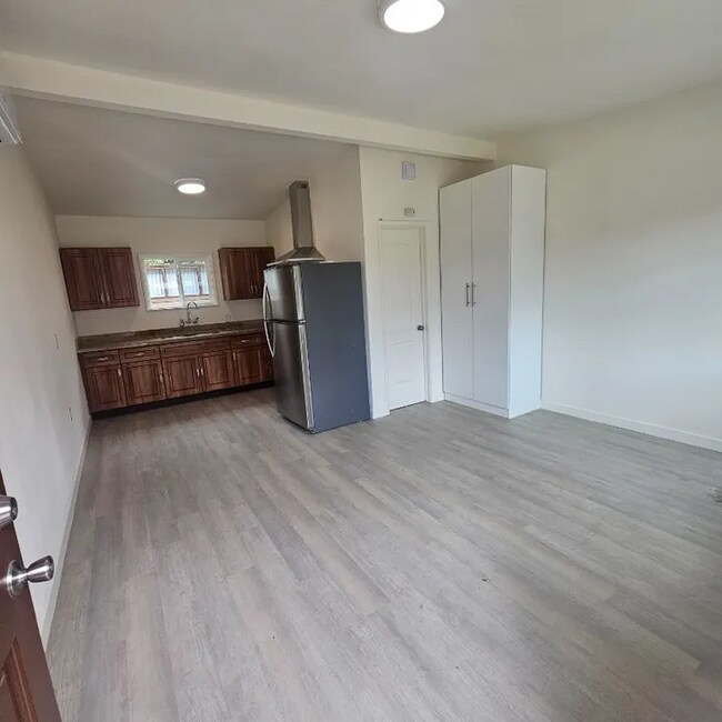 1 Rose St in Bellflower, CA - Building Photo - Building Photo