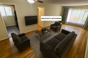 8315 Clinton Ave in West Hollywood, CA - Building Photo