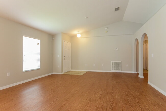 17047 Ongar Ct in Land O Lakes, FL - Building Photo - Building Photo