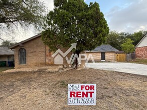 8007 Lake Forest Dr in San Antonio, TX - Building Photo - Building Photo