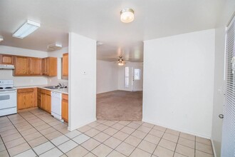 902 N Bangor Ave, Unit B in Lubbock, TX - Building Photo - Building Photo