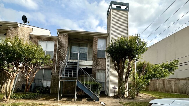 property at 3900 Woodchase Dr