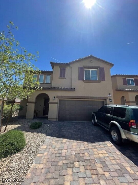 2409 W Gilmore Ave in North Las Vegas, NV - Building Photo