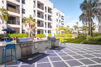 West End at City Walk in Ft. Myers, FL - Foto de edificio - Building Photo