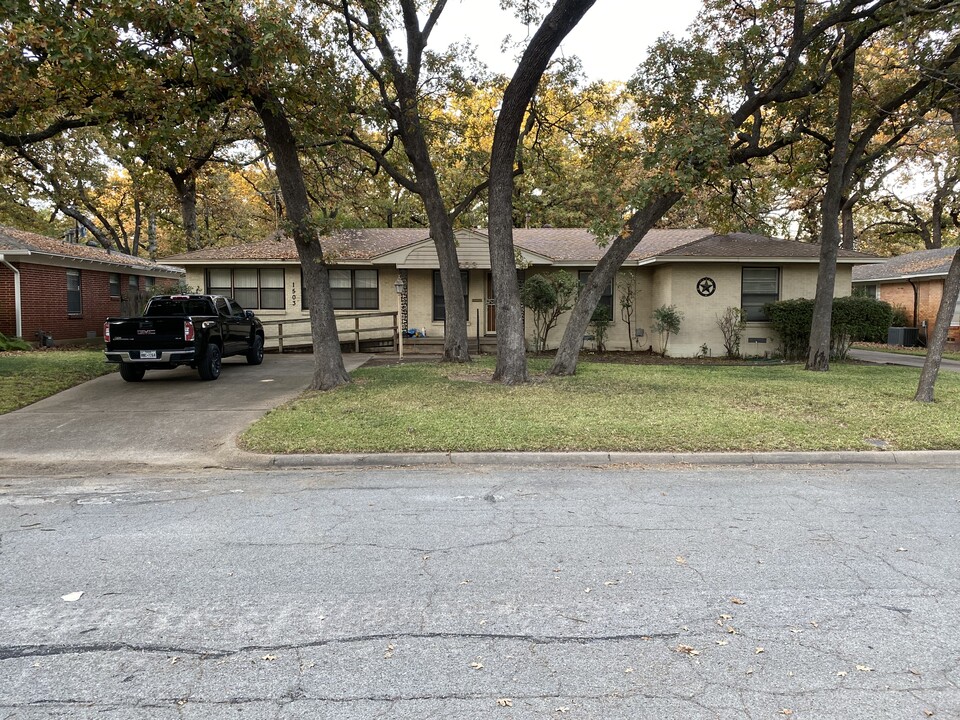 1503 Tulip Dr in Arlington, TX - Building Photo