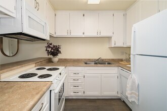 Fountain Circle Townhomes in Davis, CA - Foto de edificio - Interior Photo