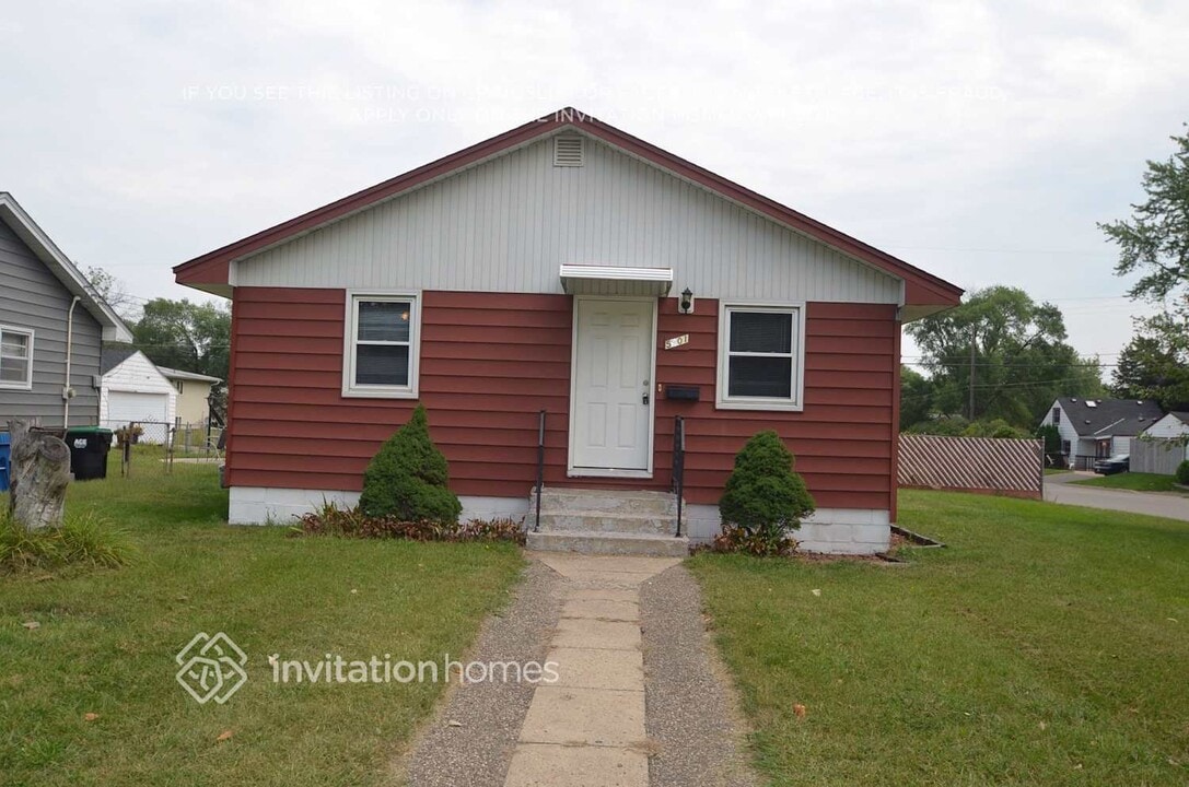 5901 2nd St NE in Fridley, MN - Building Photo