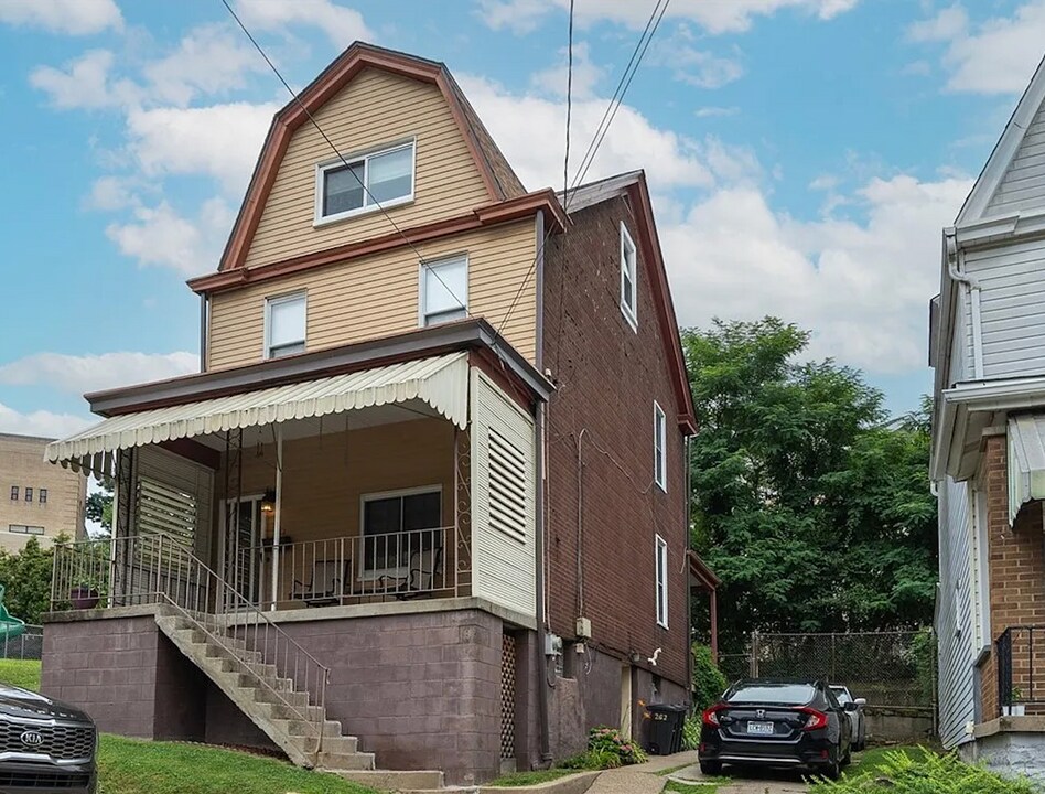 262 Dunseith St in Pittsburgh, PA - Building Photo