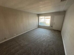 3225 E Normal Ave in Fresno, CA - Building Photo - Building Photo