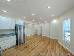 22 Holyoke Rd, Unit 1r in Somerville, MA - Foto de edificio - Building Photo