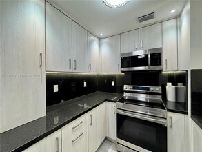 15639 SW 73rd Cir Terrace in Miami, FL - Building Photo - Building Photo