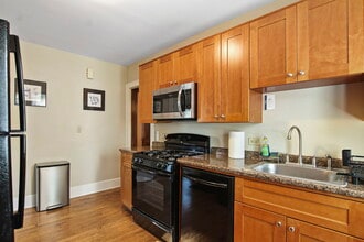 1402 N Jackson St, Unit 1 in Waukegan, IL - Foto de edificio - Building Photo