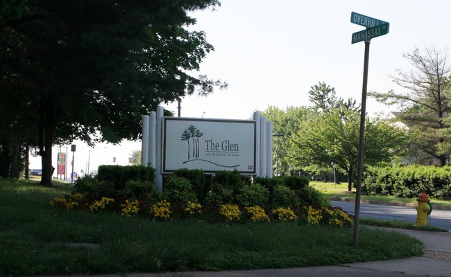 The Glen at White Pines in Manassas Park, VA - Building Photo - Building Photo