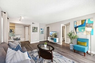 Vista Sureno in Phoenix, AZ - Building Photo