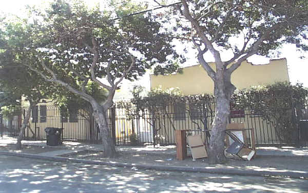 4230-4234 7/8 Burns Ave in Los Angeles, CA - Foto de edificio - Building Photo