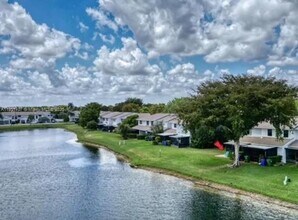 10548 NW 6th St in Pembroke Pines, FL - Building Photo - Building Photo