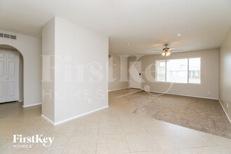 3350 S George Dr in Tempe, AZ - Foto de edificio - Building Photo