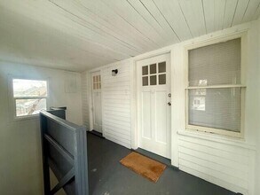 335 Ardmore Dr in Ferndale, MI - Building Photo - Building Photo