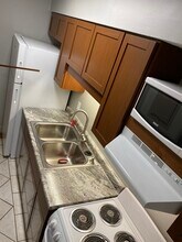 919 Massachusetts St, Unit C in Lawrence, KS - Building Photo - Building Photo
