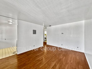 2957 Howe Ave in Sacramento, CA - Building Photo - Building Photo