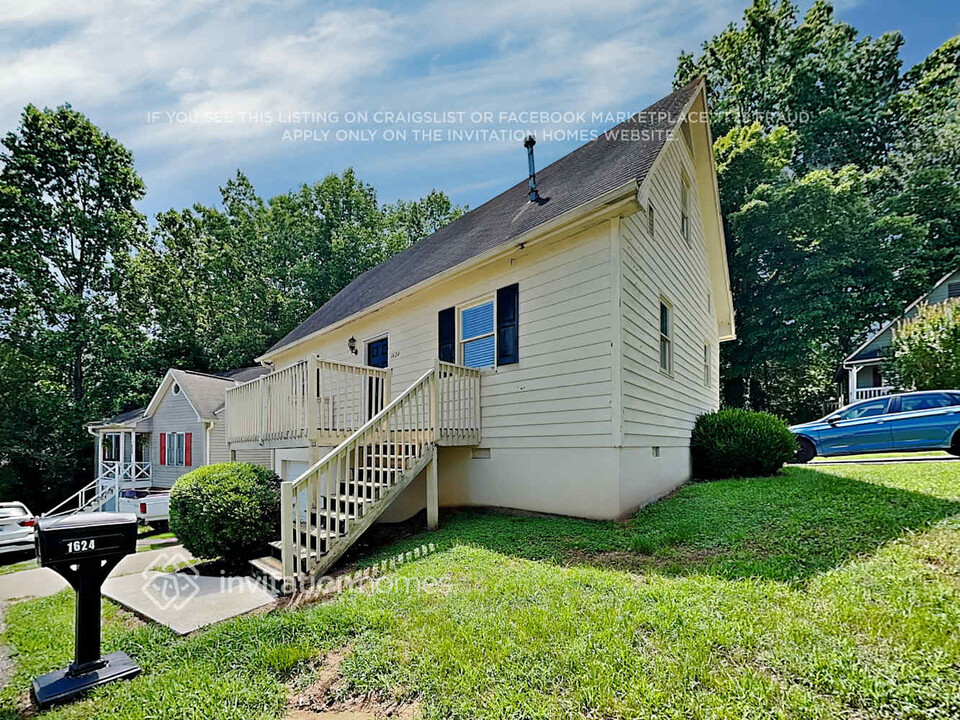 1624 Cranberry Hill Ln in Winston-Salem, NC - Building Photo