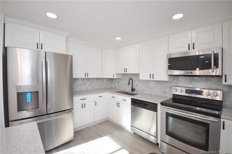 44 Simsbury Manor Dr in Simsbury, CT - Building Photo - Building Photo