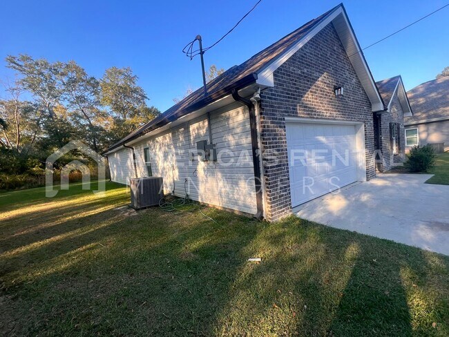 303 Kennesaw Ave in Bay Minette, AL - Building Photo - Building Photo